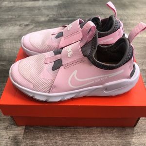 Used in good condition size 1 pink Nike sneakers